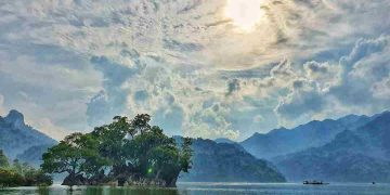 Hồ Ba Bể là một khu du lịch sinh thái khá nổi tiếng