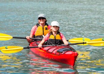 Lựa chọn thuyền Kayak để chuyến đi vui chơi với gia đình