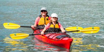 Lựa chọn thuyền Kayak để chuyến đi vui chơi với gia đình