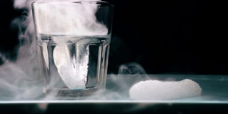 Đá khô dễ dàng gây tổn thương cho da